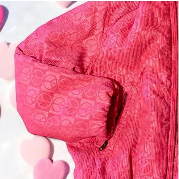 Urban outfitters winter jacket. Pink patterned peace signs all over. Gently worn - Picture 10 of 16